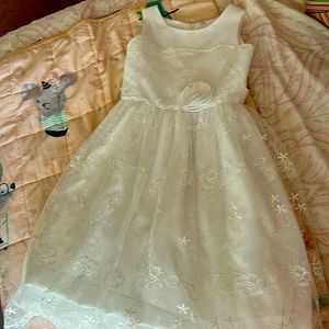 Girls white size 7 communion or party dress worn once